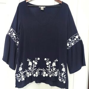 Cute Options Vneck Embroidered Navy Blue Top Large